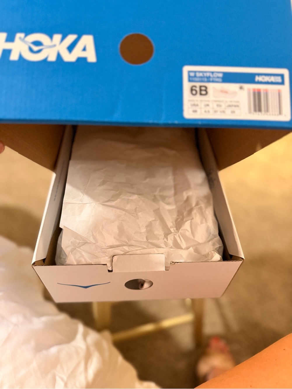 NWT Women’s Hoka Skyflow in Frost/Rose Gold Running Shoes - Picture 11 of 14